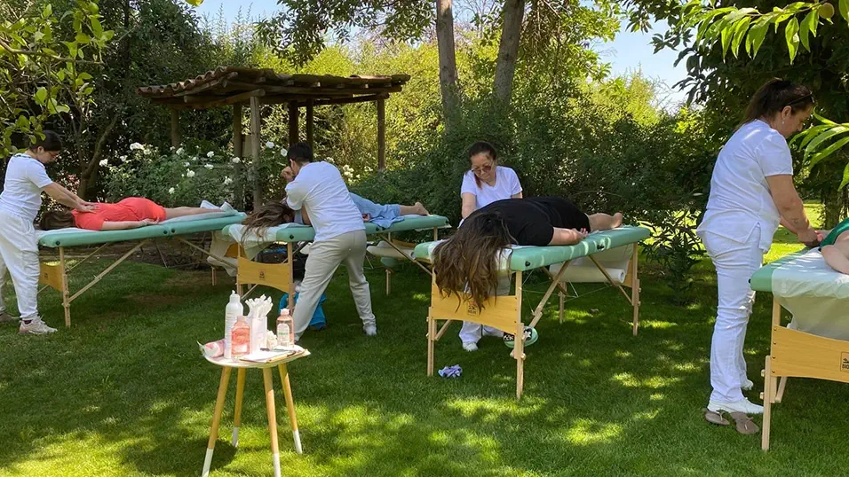 Jornada de masajes al aire libre